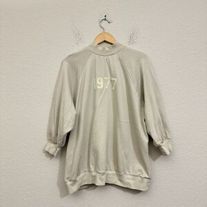 ESSENTIALS FEAR OF GODS 1977 Mock Neck 3/4 Sleeve Sweatshirt in Beige